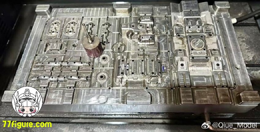 【先行販売】Qiue Models 1/72 『コマンド&コンカー:レッドアラート3 』 天启 タンク プラモデル