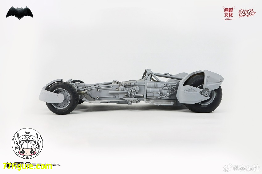 【予約商品】喜玩社 Play Club 1/12 ジャスティス・リーグ バットモービル プラモデル