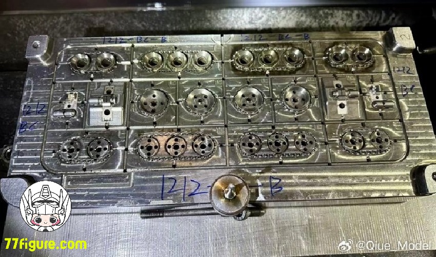 【先行販売】Qiue Models 1/72 『コマンド&コンカー:レッドアラート3 』 天启 タンク プラモデル