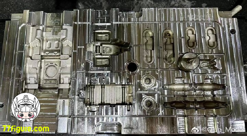 【先行販売】Qiue Models 1/72 『コマンド&コンカー:レッドアラート3 』 天启 タンク プラモデル