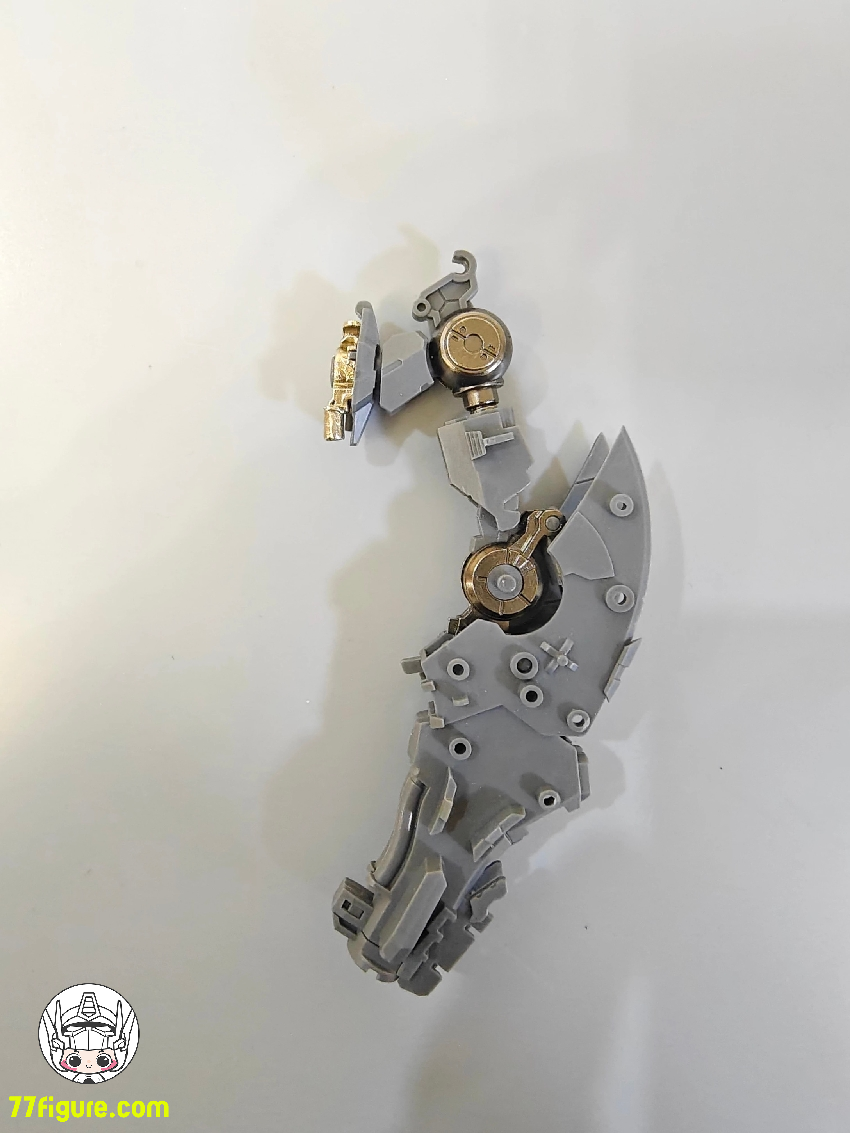 【予約商品】Wolf Technology 1/100 狼王用 肩の金属強化パーツ